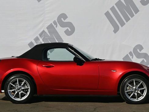 Used 2017 MAZDA MX-5 Miata Sport image 4