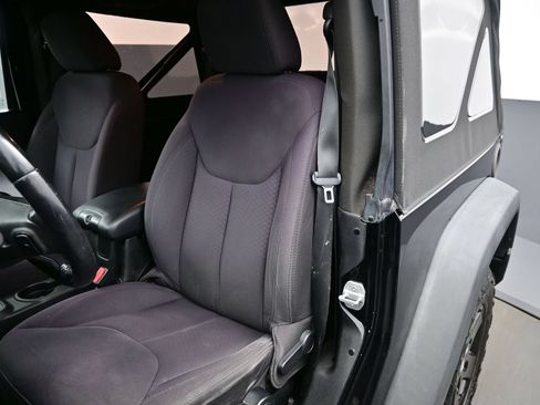 Used 2014 Jeep Wrangler Sport w/ Quick Order Package 24S AWD/4WD image 13