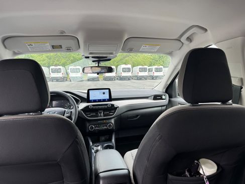 Used 2022 Ford Escape SE w/ SE Sport Appearance Package AWD/4WD image 9