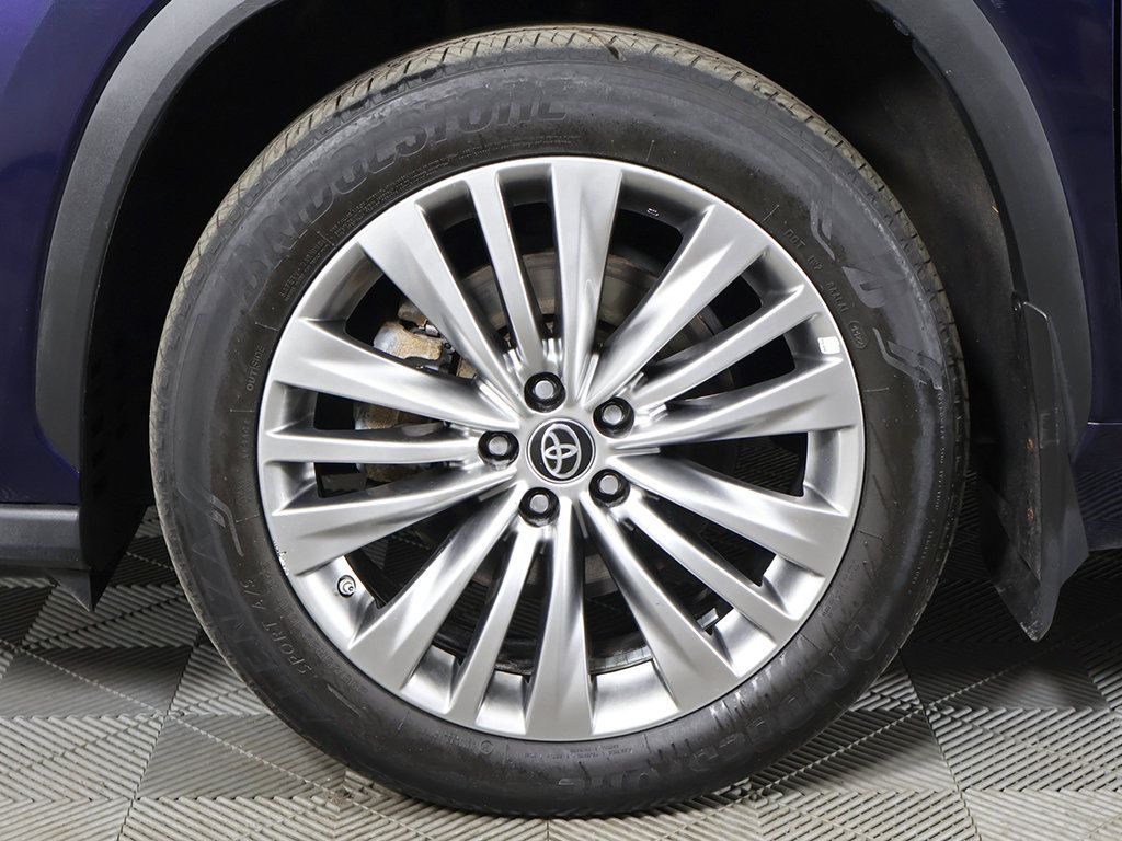 Used 2023 Toyota Highlander Platinum AWD/4WD image 25