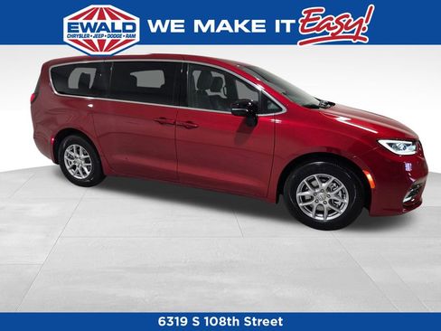 New 2026 Chrysler Pacifica Select image 21