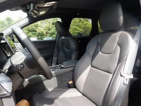 New 2026 Volvo XC60 B5 Ultra w/ Climate Package image 9