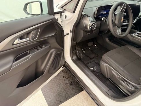 New 2026 Chevrolet Equinox EV LT image 30