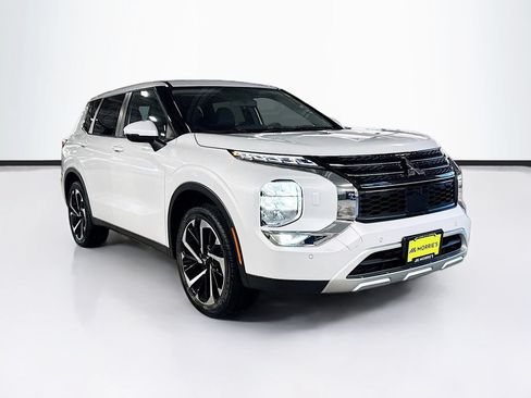 Used 2024 Mitsubishi Outlander SE AWD/4WD image 3