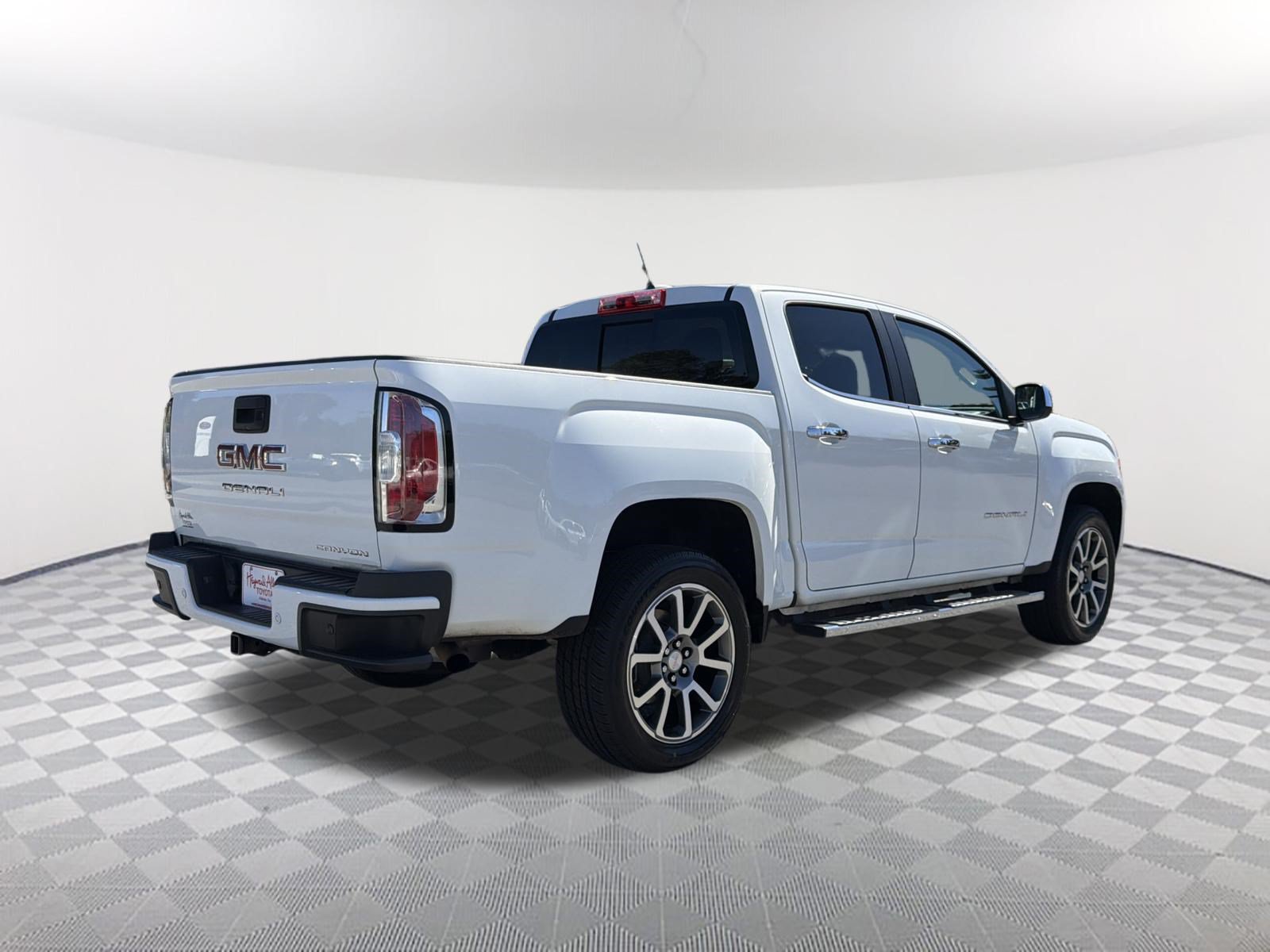 Used 2021 GMC Canyon Denali RWD image 16