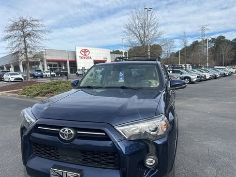 Used 2022 Toyota 4Runner SR5 Premium w/ Moonroof Package image 2