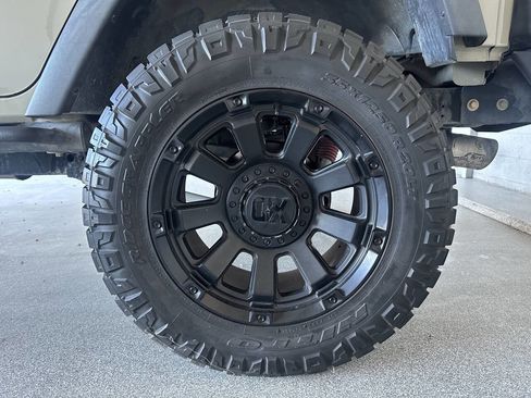 Used 2017 Jeep Wrangler Unlimited Rubicon image 39