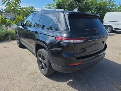 Used 2023 Jeep Grand Cherokee Limited w/ Black Appearance Package AWD/4WD image 3
