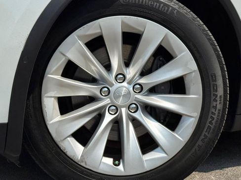 Used 2020 Tesla Model X Long Range AWD/4WD image 19