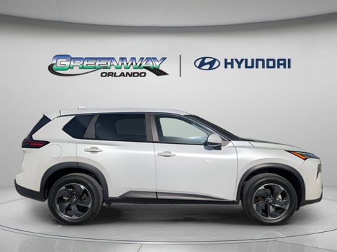Used 2025 Nissan Rogue SV FWD image 9