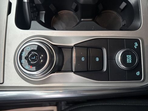 Used 2022 Ford Explorer XLT w/ Equipment Group 202A image 3