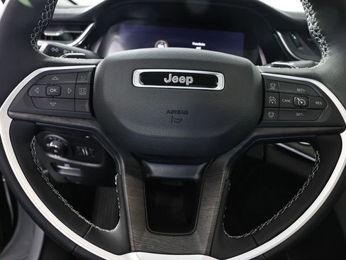 Used 2023 Jeep Grand Cherokee Limited image 5