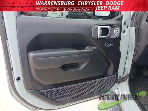 Used 2024 Jeep Wrangler Sport S image 12