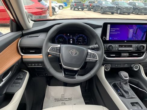 Used 2026 Toyota Grand Highlander AWD Hybrid image 17