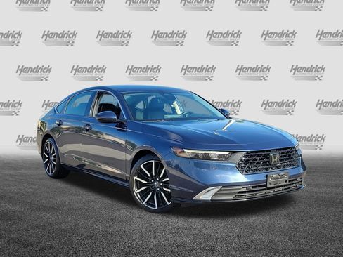 Used 2023 Honda Accord Touring image 2