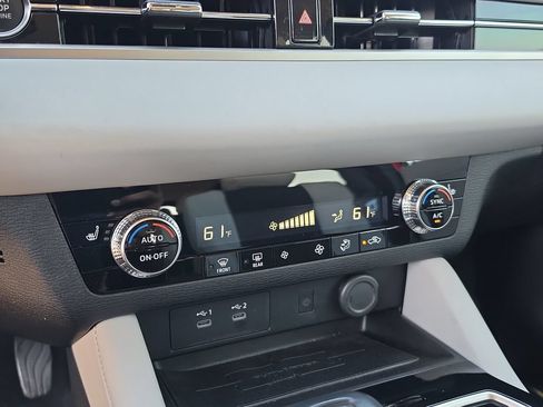 Used 2025 Mitsubishi Outlander SE FWD image 26
