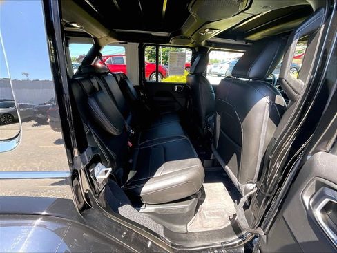 Used 2023 Jeep Wrangler Unlimited Sahara w/ Cold Weather Group AWD/4WD image 16