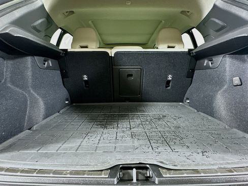 Used 2023 Volvo XC40 B5 Plus w/ Protection Package Premier image 30