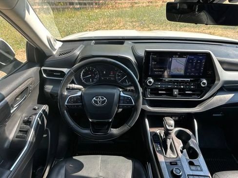 Used 2020 Toyota Highlander Platinum AWD/4WD image 32