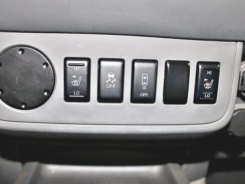 Used 2015 Nissan Frontier SV w/ SV Value Truck Package image 16