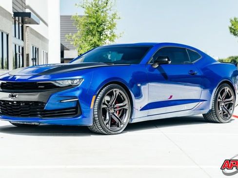 Used 2019 Chevrolet Camaro SS RWD image 9