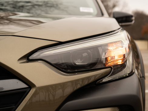 Used 2023 Subaru Outback Limited image 11