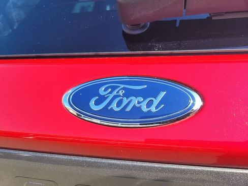 Certified 2022 Ford Explorer XLT w/ Equipment Group 202A image 7