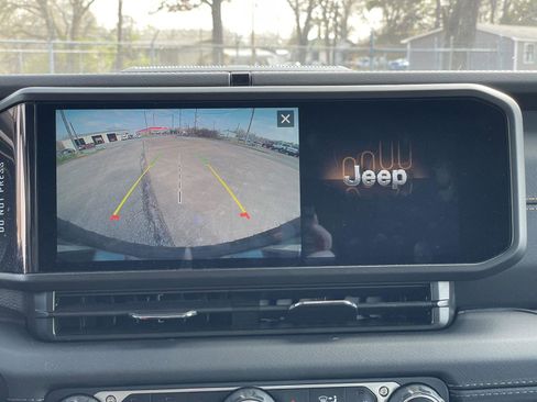 Used 2024 Jeep Wrangler Sahara w/ Safety Group image 19