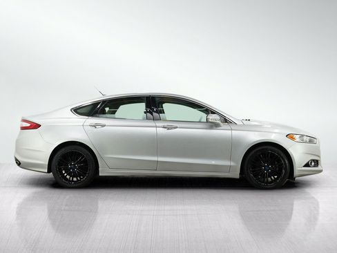 Used 2016 Ford Fusion SE w/ Equipment Group 202A FWD image 6
