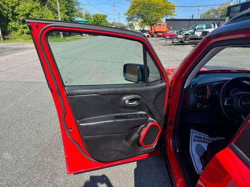 Used 2015 Jeep Renegade Trailhawk image 13