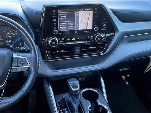Used 2021 Toyota Highlander Limited image 6