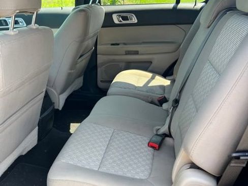Used 2015 Ford Explorer XLT w/ Equipment Group 201A AWD/4WD image 13