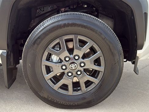 Used 2025 Toyota 4Runner SR5 image 33