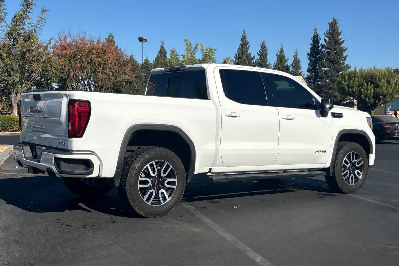 Used 2020 GMC Sierra 1500 AT4 w/ AT4 Premium Package AWD/4WD image 2