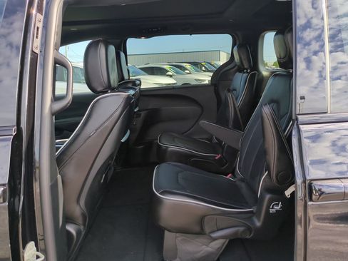 Used 2025 Chrysler Pacifica Limited w/ Uconnect Theater Family Group AWD/4WD image 14