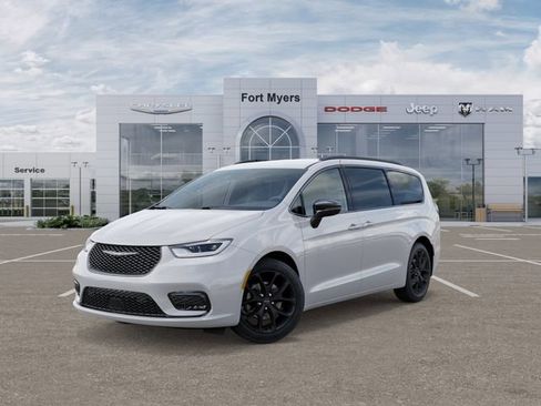 New 2026 Chrysler Pacifica Select FWD image 1