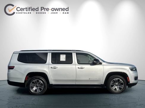 Used 2023 Jeep Wagoneer L 4WD w/ Premium Group I image 3