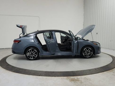 Used 2025 Nissan Sentra SR FWD image 17