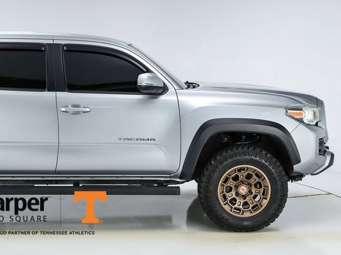 Used 2019 Toyota Tacoma TRD Off-Road w/ Technology Package AWD/4WD image 48