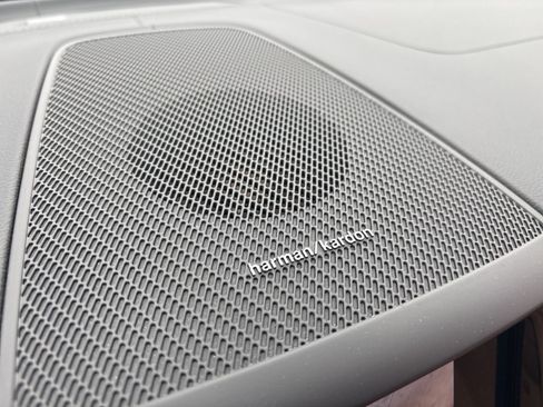 Used 2024 Volvo XC60 B5 Ultimate w/ Protection Package Premier image 22