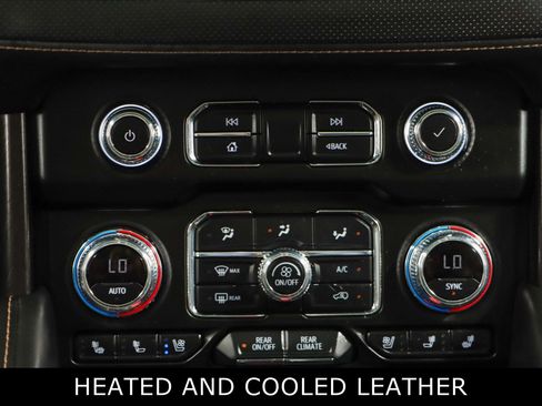 Used 2024 GMC Yukon AT4 w/ Technology Package AWD/4WD image 21