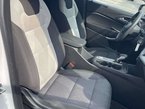 Certified 2024 Chevrolet Trax LS w/ LS Convenience Package FWD image 19