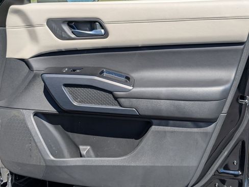 Certified 2024 Nissan Pathfinder SL image 32