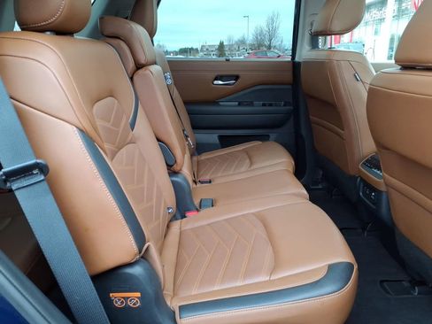 Used 2023 Nissan Pathfinder Platinum w/ Cargo Package image 8