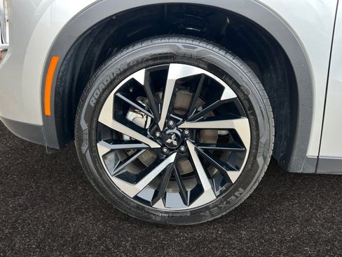 Used 2023 Mitsubishi Outlander SE image 14