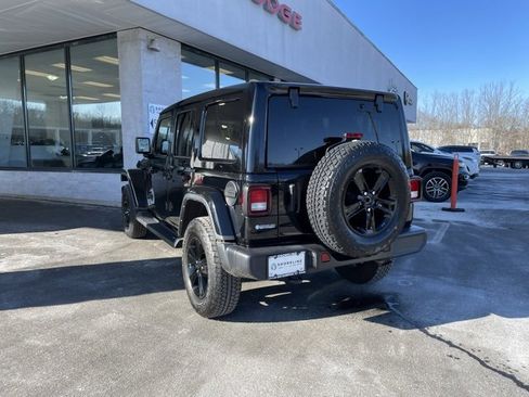 Used 2022 Jeep Wrangler Unlimited Sahara image 6