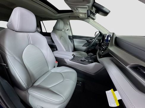 New 2026 Toyota Highlander XLE image 30
