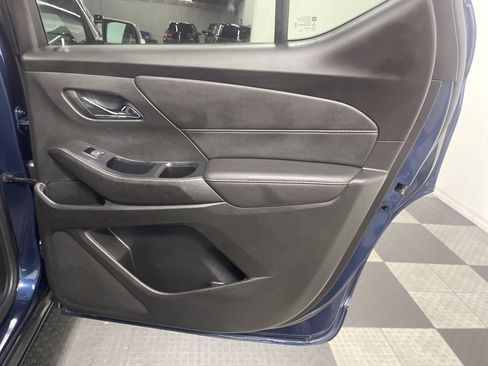 Used 2022 Chevrolet Traverse LT image 19
