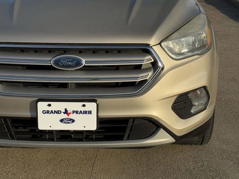 Used 2018 Ford Escape SE image 9