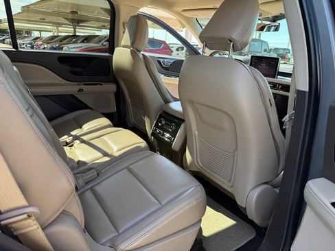 Used 2022 Lincoln Aviator 2WD image 16
